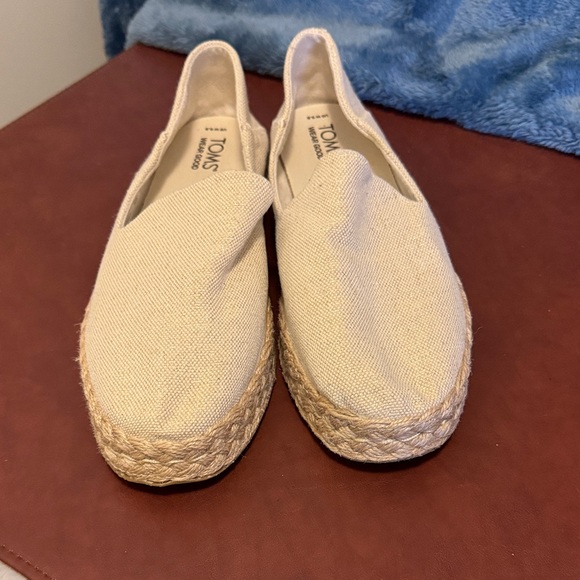 TOMS Natural Canvas Espadrille Slip-Ons - Picture 1 of 7